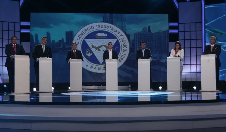 Anoche se celebró el último debate antes de las elecciones. Foto de Víctor Arosemena