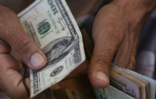 En el año 2013 se aprobó el proyecto de Ley No.686, que modificó la Ley 52 de 16 de mayo de 1974, para que el salario base del pago de décimo tercer mes para los servidores públicos sea de $550. 