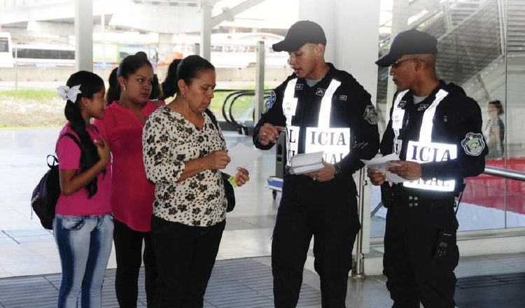 La nueva dirigencia de la  Policía ha prometido reforzar el contacto comunitario. Foto de Twitter