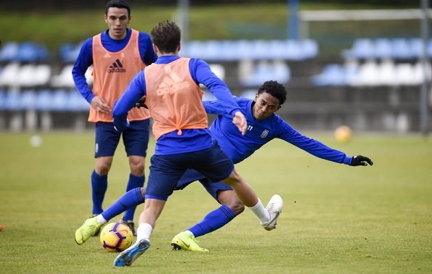 Bárcenas recibió hoy su premio al jugador del mes.