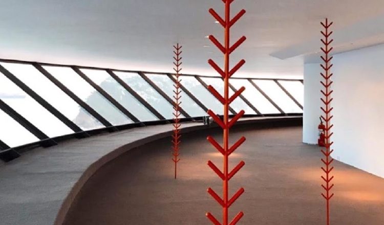 Diablo Rosso se congratula de que la individual de Engel Leonardo "Farol" se exhibe en el Museo de Niterói en Rio de Janeiro.