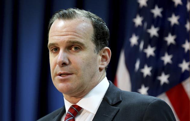 "La reciente decisión del presidente fue una sorpresa y representa un cambio total en la política que se nos había comunicado", afirmó Brett McGurk en su correo electrónico, al que accedió el diario The New York Times. FOTO/AP