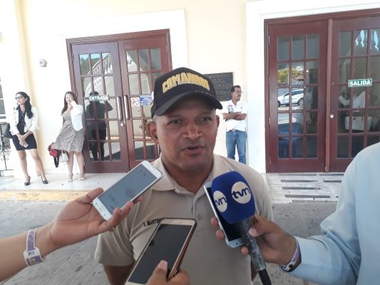 Enock Martínez, hermano de la profesora Diosila Martínez, habló en nombre de la familia, solicitando que se haga justicia por la muerte atroz de la que fue víctima su hermana. Foto/José Vásquez