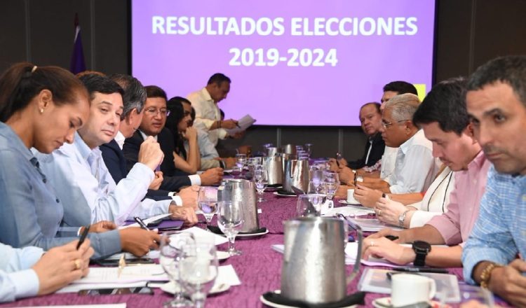 La reunión terminó entrada la madrugada de ayer. Foto de cortesía