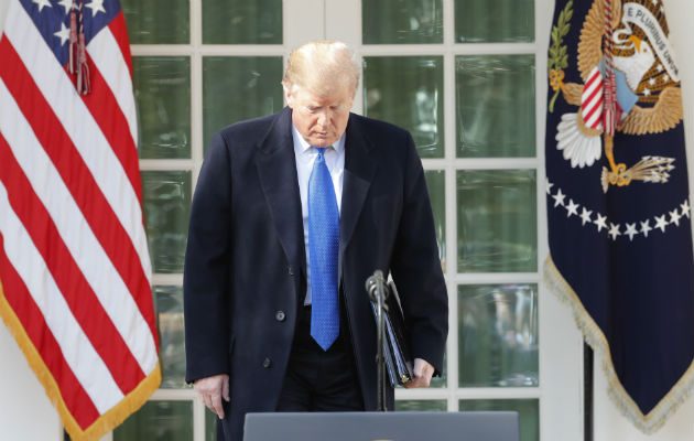 Después de una semana políticamente agitada, Trump, quien no tiene previstas actividades públicas este sábado, se limitó a publicar una serie de mensajes en su cuenta de Twitter, en los que insistió en quejarse de "acoso".