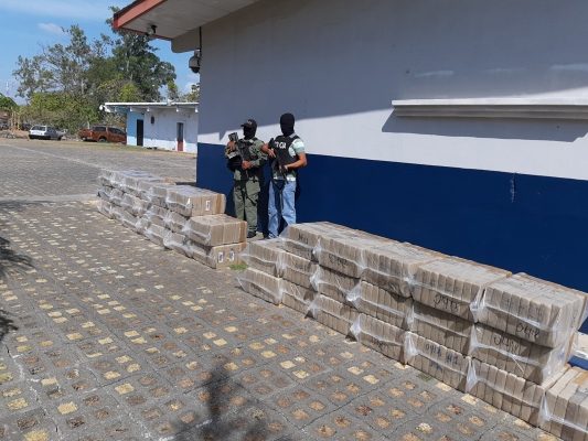 La droga fue encontrada en una residencia y se presume que hay extranjeros implicados en el hecho. Foto/Melquiades Vásquez