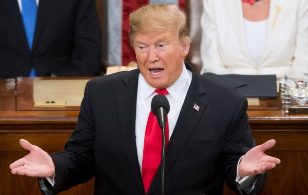 Trump precisó que rubricaría ese decreto en cuanto terminara la rueda de prensa, y aseguró que prevé que la oposición demócrata le "demande" ante los tribunales para bloquear la medida, aunque pronosticó que ganará la batalla judicial.