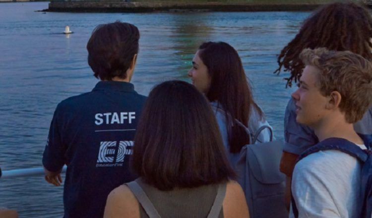 Los participantes deberán grabar un discurso breve. Cortesía EF