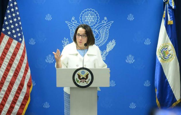 Jean Manes, embajadora de Estados Unidos en El Salvador.