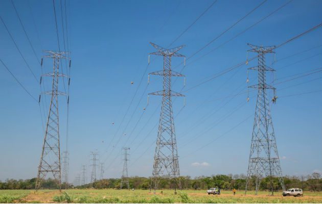 Algunos de los beneficios que tendrá el país con la construcción de la cuarta línea de transmisión es la confiabilidad, eficiencia, capacidad y la generación de energía renovables. Foto/Archivo