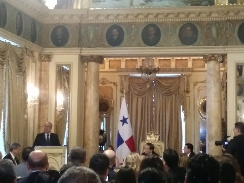 Enrique Lau Cortés ha sido subdirector de la Caja de Seguro Social y subcontralor de la República.