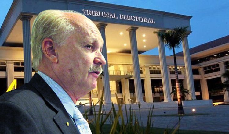 Erasmo Pinilla ha salido de su retiro para asumir roles de "cuarto magistrado" del Tribunal Electoral. Archivo