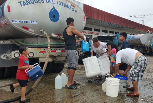 Las diferentes administraciones gubernamentales no ha podido solucionar el problema de la falta de agua potable.