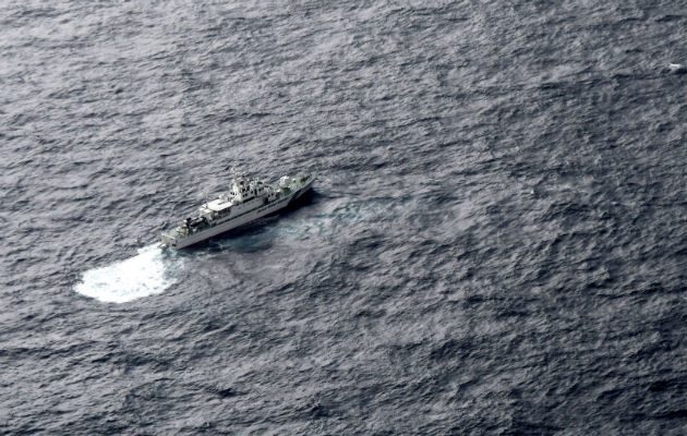 El barco de la Guardia Costera de Japón en el mar durante la operación de búsqueda. AP 
