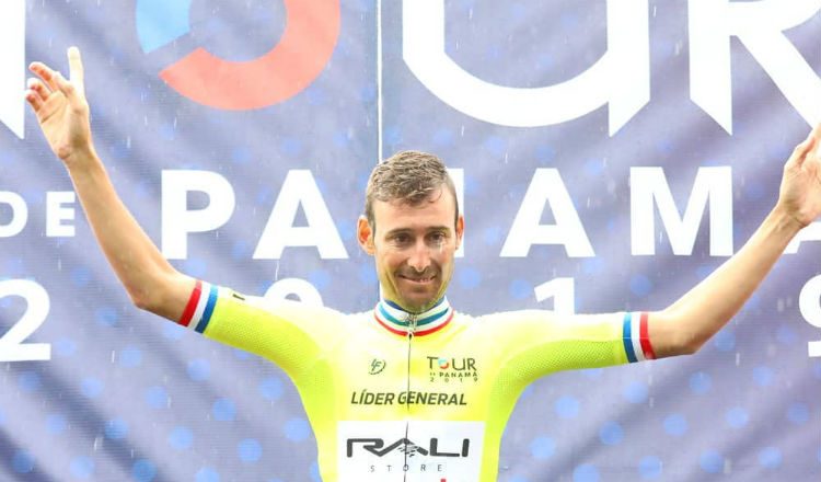 Fabricio Ferrari con la casaca amarilla del campeón Foto Fepaci