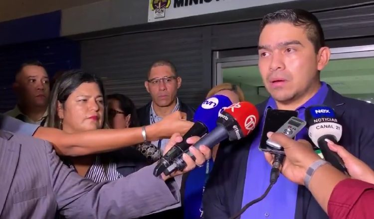 Los fiscales Adecio Mojica y Zuleyka Moore, así como cualquier funcionario del Ministerio Público (MP) que ataque en los medios los fallos del Órgano Judicial (OJ), podrían enfrentar sanciones administrativas.