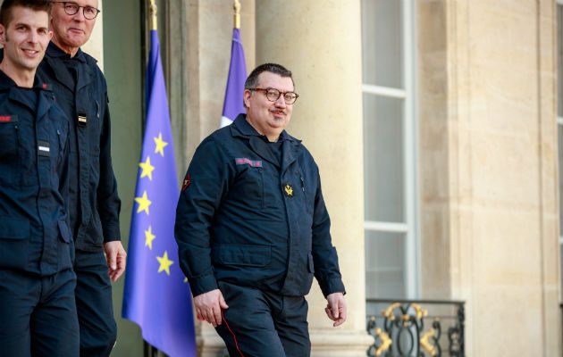"El padre Fournier es un héroe absoluto", dijo un miembro de los servicios de emergencia.