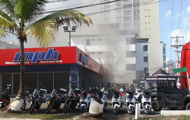 Estaciones de Carrasquilla y Bethania atienden emergencia en Vía Brasil. Foto/Bomberos Panamá