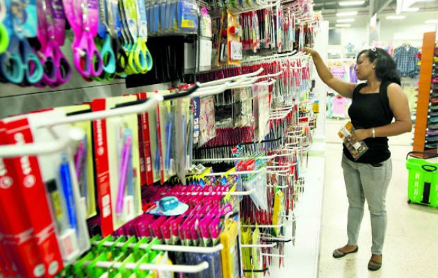 Los comercios deben tener el listado de útiles escolares a la vista.