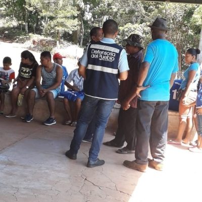 Las familias afectadas estuvieron acompañadas de la Defensoría del Pueblo y de miembros del Frente Amplio Colonense. Foto/Diómedes Sánchez
