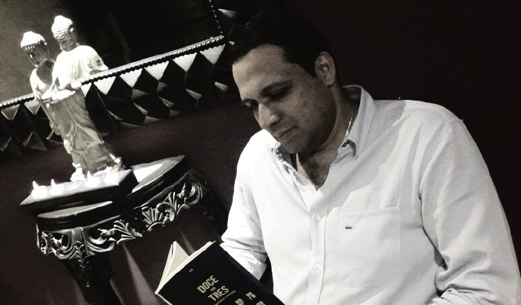 Gerardo Bósquez Iglesias, ganador de la octava versión del Premio Diplomado en Creación Literaria, de la UTP, será premiado en este centro superior de estudios, el 30 de mayo. Foto: Cortesía.