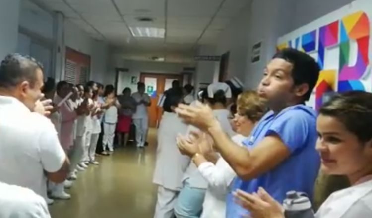 El personal de enfermería fue el que, principalmente, se manifestó frente a la dirección médica. /Foto José Vásquez