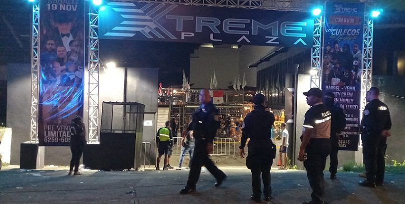 Un muerto y 4 heridos de bala fue el saldo que dejó un tiroteo en Xtreme Plaza.uno alt