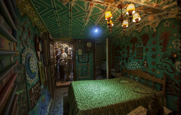 Habitación decorada por el artista. Foto/ EFE