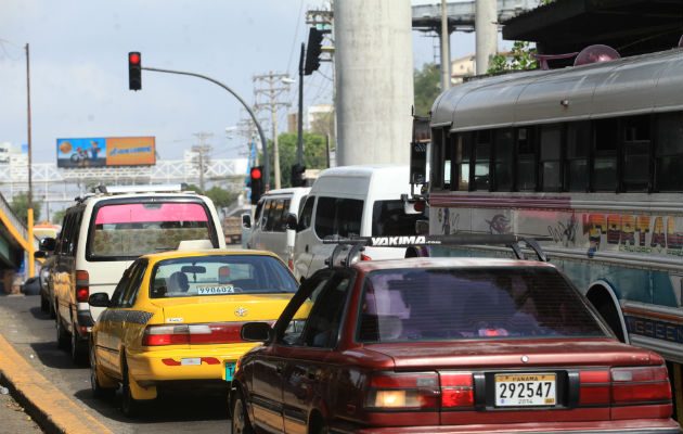 Entre las sanciones más colocadas está por vehículo mal estacionado. Foto/Edwin González