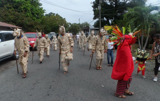 Danza de los diablicos sucios y cucuás. / Foto: Elena Valdez