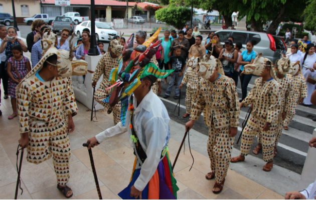 Danza de los diablicos sucios y cucuás. / Foto: Elena Valdez