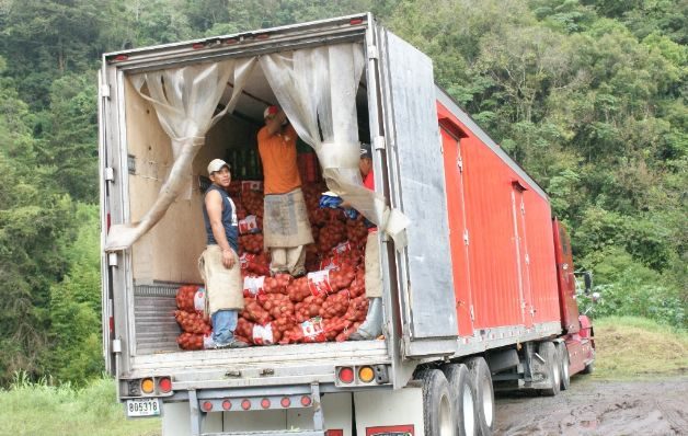 Fletes: un negocio lucrativo que afecta a los productores 