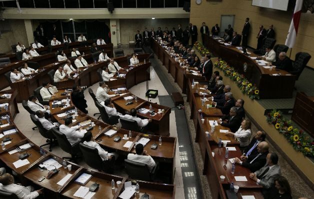 Gobierno incumple la promesa de fortalecer separación de poderes 