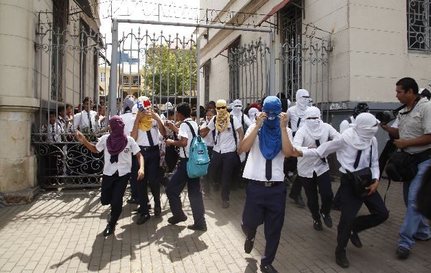Docentes del Instituto Nacional temen volver a los salones de clases 