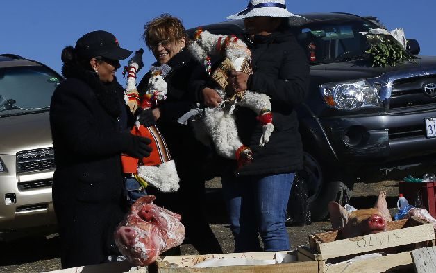 Bolivia inicia el mes de ofrendas a 'Pachamama' con varios rituales 