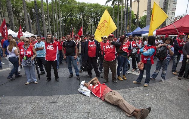 Cientos, a favor de Dilma 