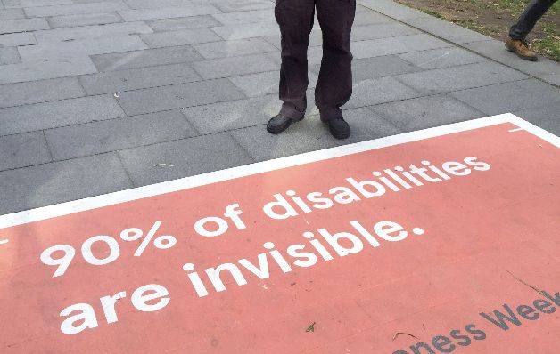 Los usuarios tienen la libertad de elegir el tema que les interesa, pueden  registrar  sus opiniones.   / EFE