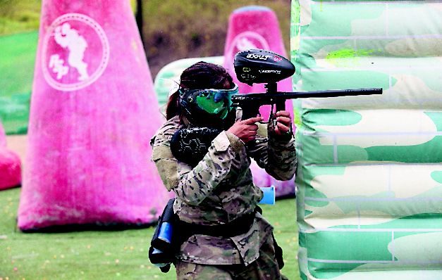  Las mujeres aprenden muy rápido las tácticas de ataque en el juego.  / Cortesía