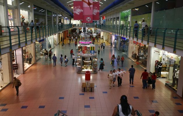 El aumento del comercio local para fin de año beneficiará las arcas del Estado, que actualmente enfrenta un déficit en este renglón.   / Archivo