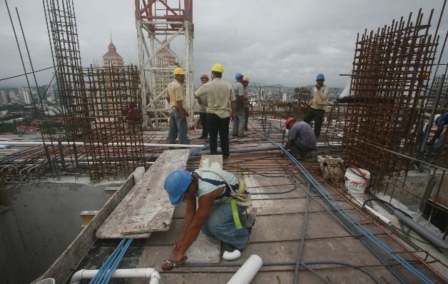 Expertos esperan que la actividad de la construcción se reactive en los próximos meses con la puesta en marcha de algunos proyectos del Estado.  / Archivo