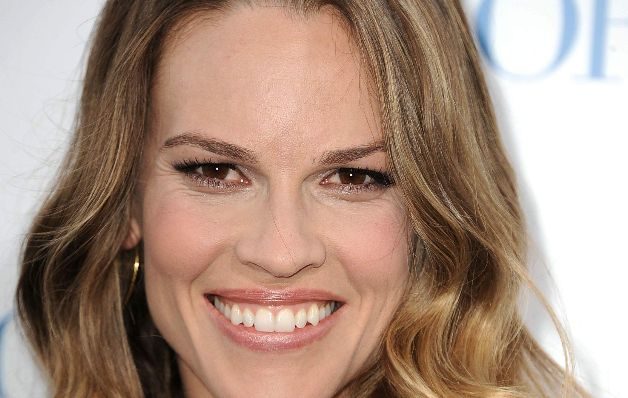 Hilary Swank: “No cobran el doble que yo sino 10 veces más. Hay dos géneros en la tierra y ambos somos irresistibles, interesantes, diversos y maravillosos. Sin embargo, hay muchos papeles para hombres y hay pocos para las mujeres”.
