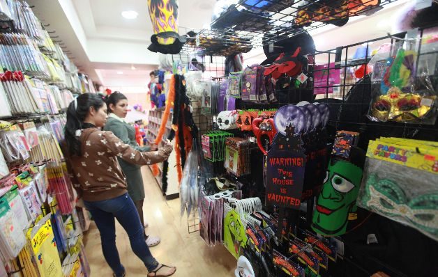 Almacenes y tiendas especializadas abren espacios de Halloween desde inicios de octubre.  / Edwin González