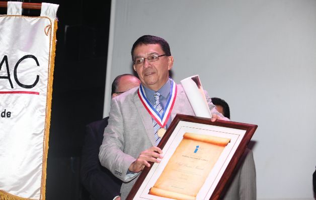 Ariel Barría sobresalió en la sección de cuentos con "Losa doce". 