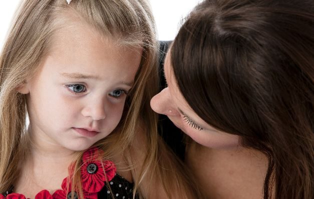 Los niños deben afrontar las etapas del duelo y procesar el dolor.  / Archivo