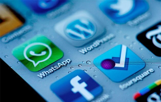 Para utilizar Whatsapp cada usuario tiene que compartir su base de datos de contacto con la plataforma.  / Ilustrativa