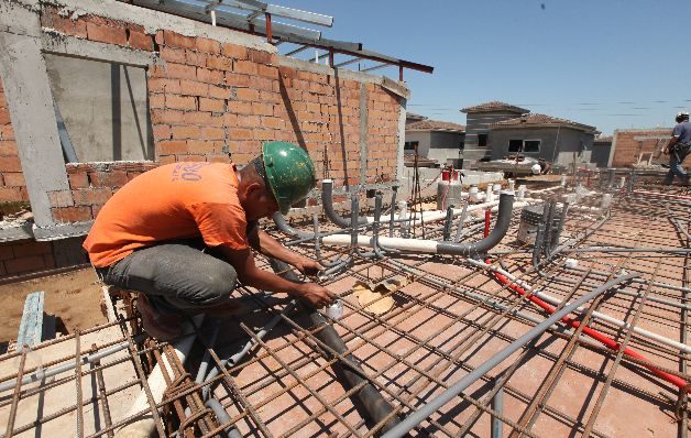 Expertos señalan que debido a la inflación que ha venido sufriendo el país, los precios de las casas han aumentado considerablemente.  / Archivo