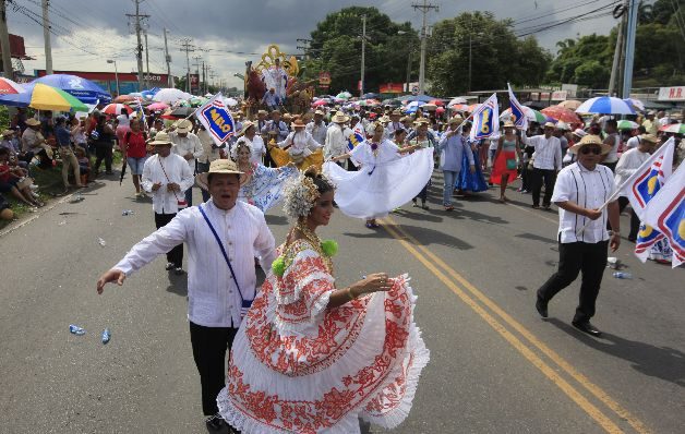 Donaire de las empolleradas.  / Víctor Arosemena