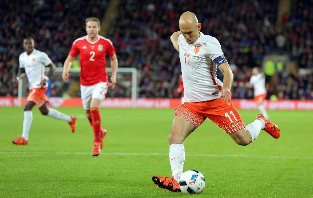 Robben lidera a Holanda