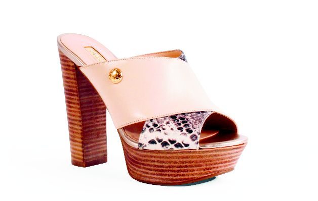 Guess: La reconocida marca llevó a cabo la presentación de su nueva colección de ropa y accesorios" Summer 2015", para las chicas y chicos de espíritu "sexy". 