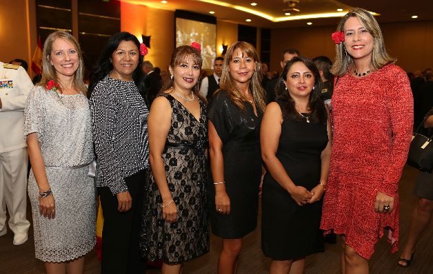 5. Mayra Camejo, Magdalena Ochoa, Judith Izquierdo, Pamela de la Maza, Lorena Basante y  Marisol Colmenares.